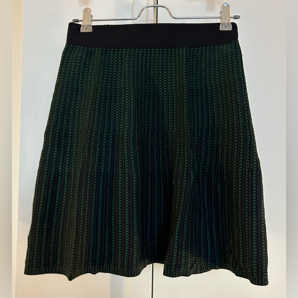 Ann Taylor knit high waist fit and flare green and black skirt